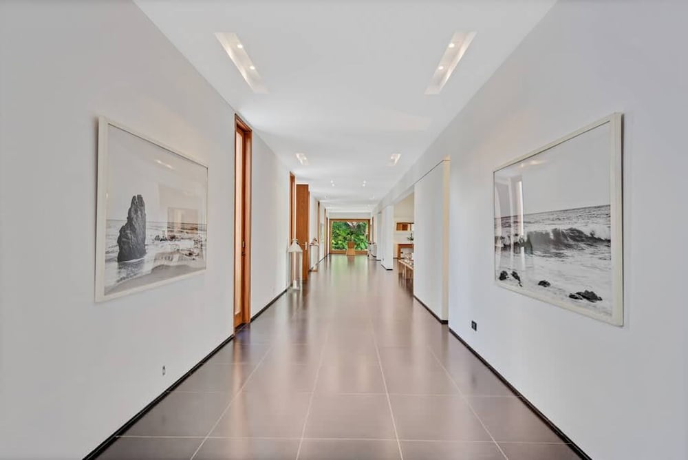 Beautifully-designed Contemporary Villa