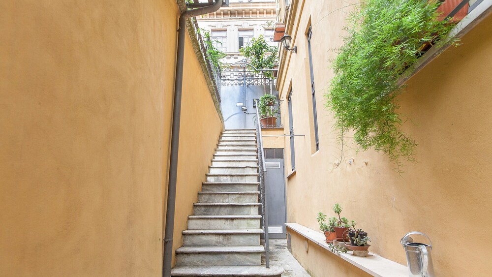 Rental In Rome Portico Ottavia Garden