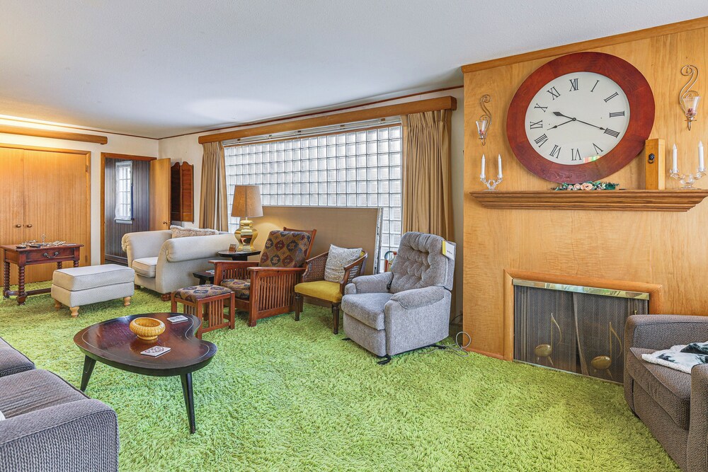 Half-mi to Atwood Lake: Spacious Home!