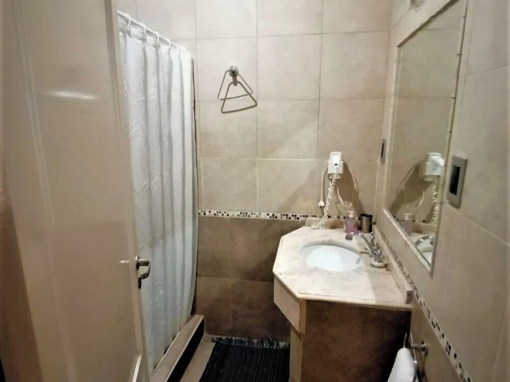 Alamo Hostel & Suites