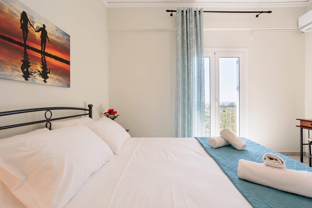 Seaview and Sunsets - Beachside Retreats