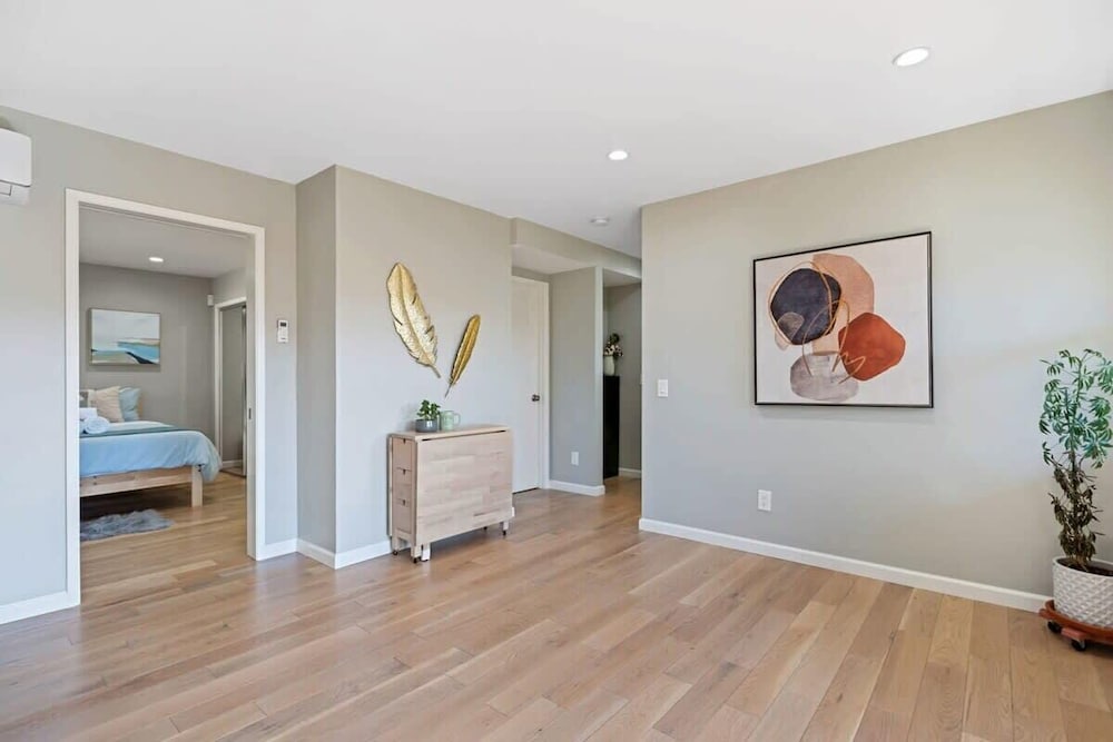 @ Marbella Lane - Chic Abode W/mountain Skyline