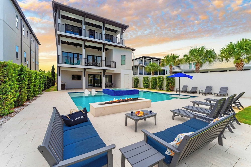 Walk to Beach + Pool, Hot Tub & Game Room 30A Ohana Grande by Avantstay