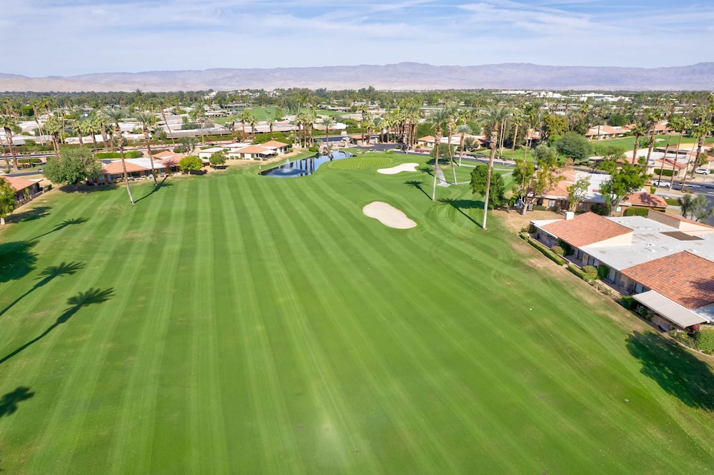 Designer Seville Condo w Golf Mountain Views