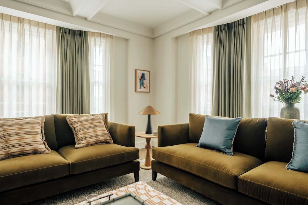 Claridge House by SLO