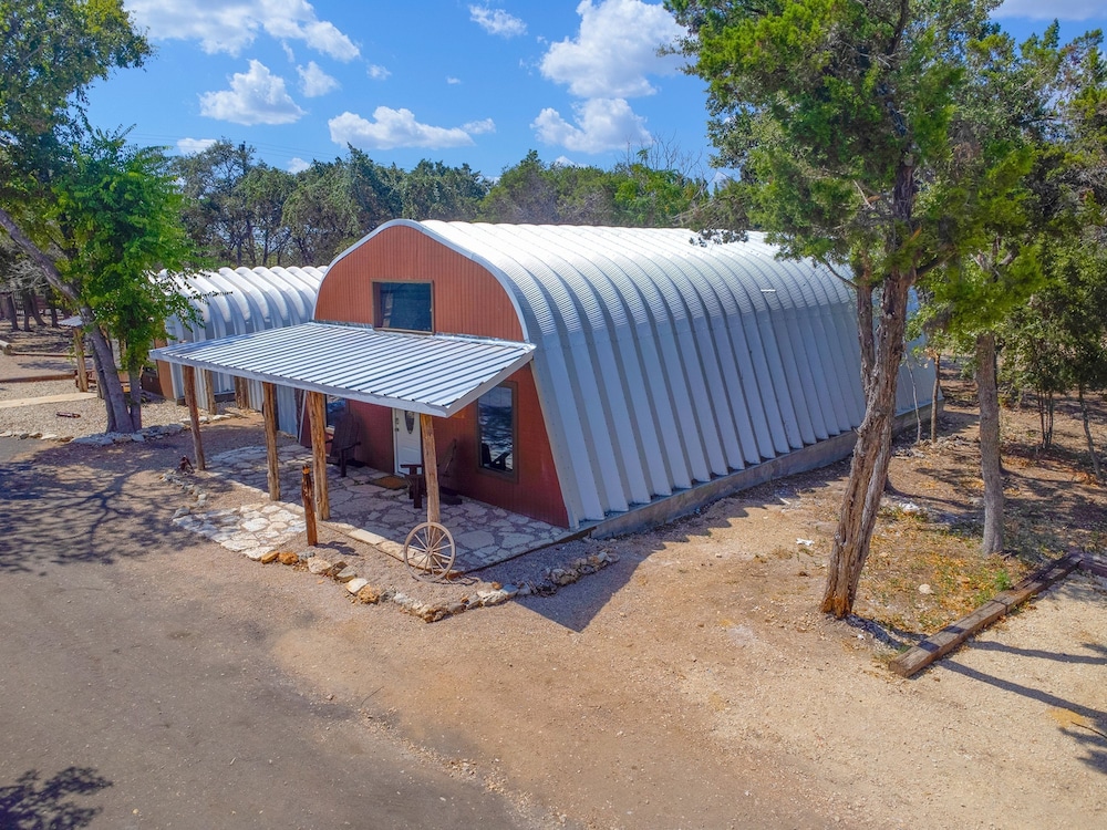 Terracotta Oasis - Wimberley for 30 Guests