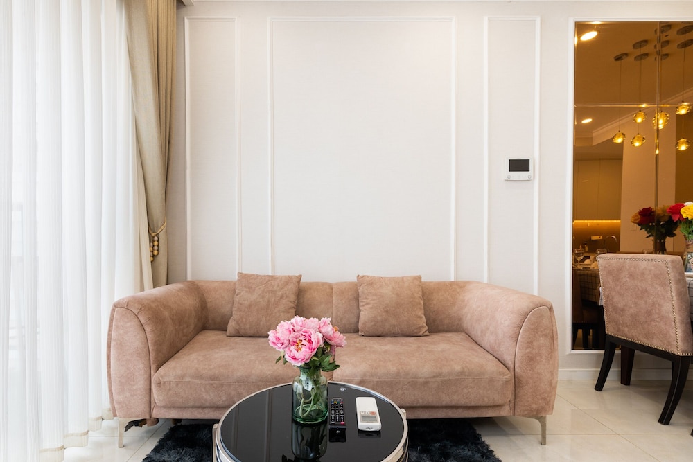 Jennifer House - Millenium Apartment