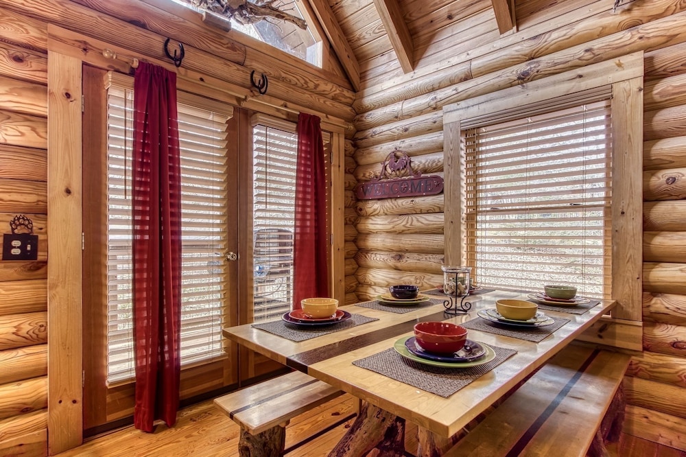 Er45 - Tin Pan Alley - Great Location. Just Across From Swimming Pool! 2 Bedroom Cabin by RedAwning view 2