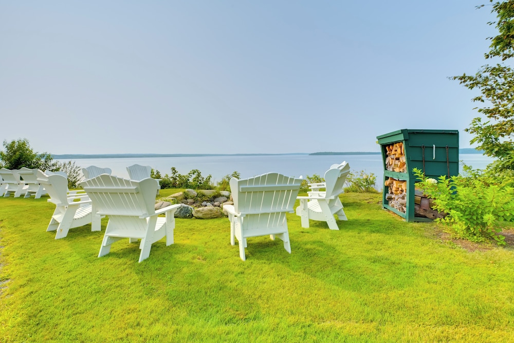Elegant Oceanfront Maine Estate w/ Gazebo view 3