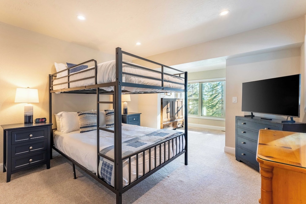 Views + Mins to Skiing, Lake, & Incline Village Incline Serenity by Avantstay