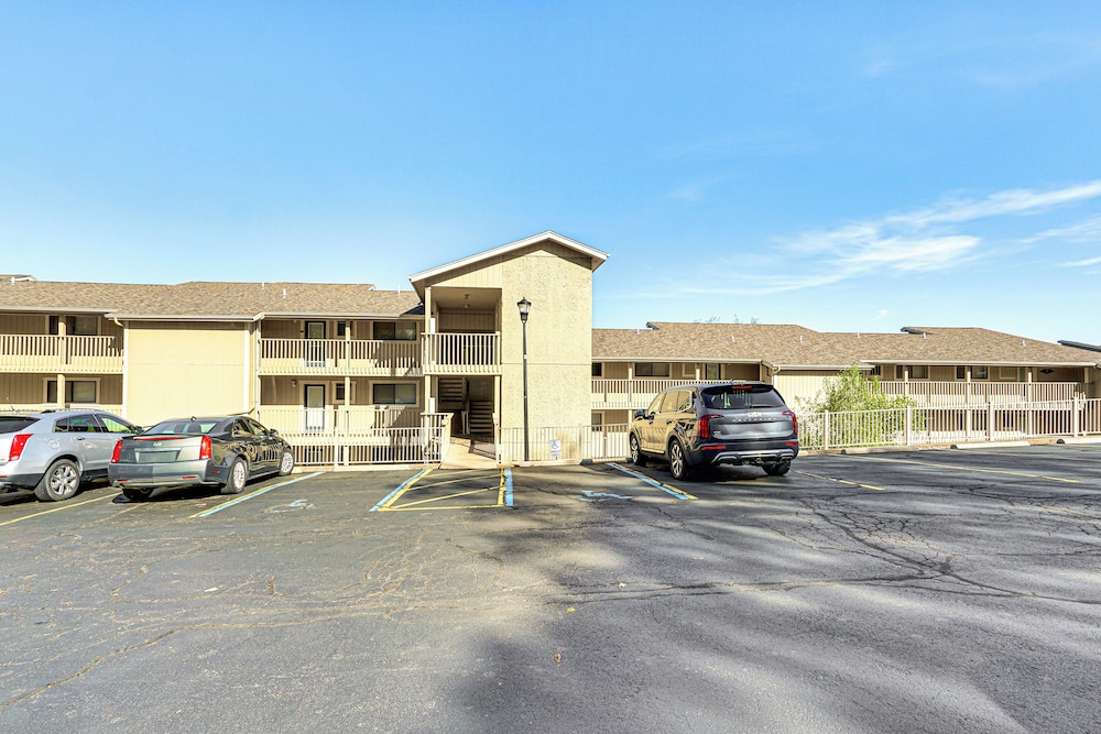 Lakefront Osage Beach Condo w/ Balcony & Pool