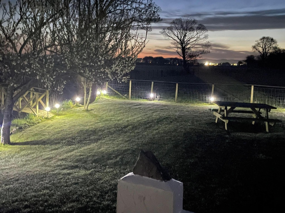 Ulverstons Little gem - Sleeps 2 - Free Parking