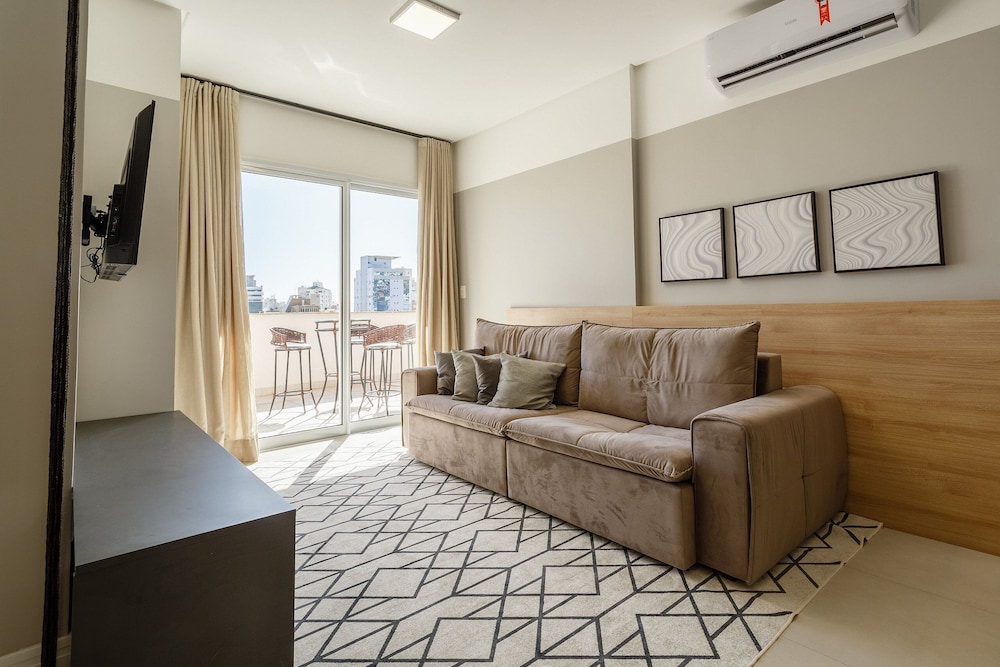 Apartment in the Center With Pool Rri103
