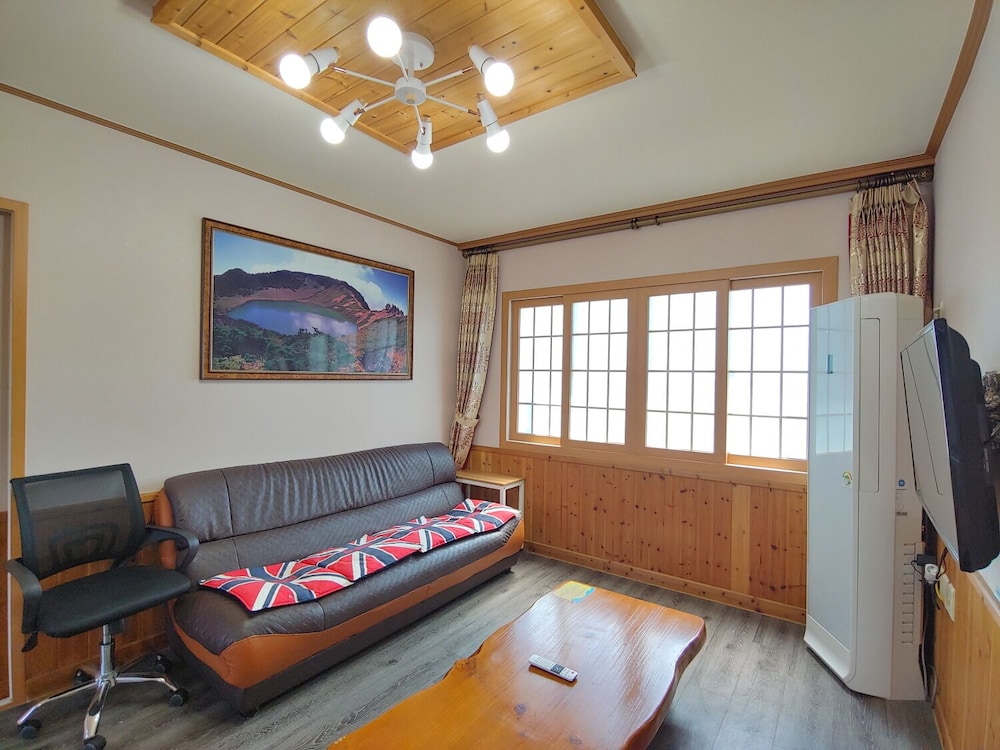 Gyul House
