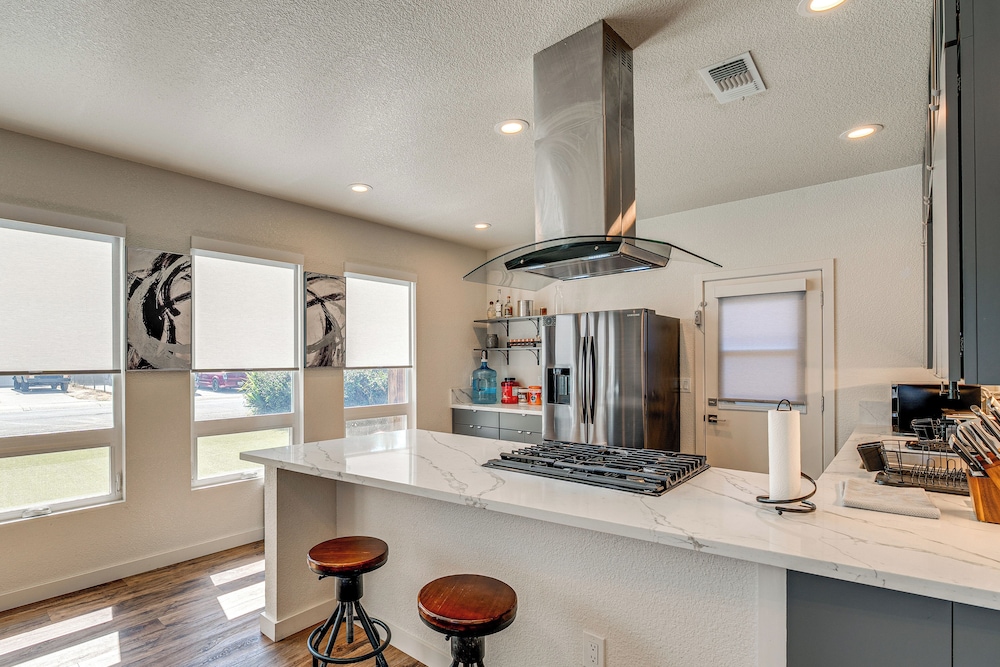 2 Mi to Dtwn: Home w/ Private Pool in Sacramento