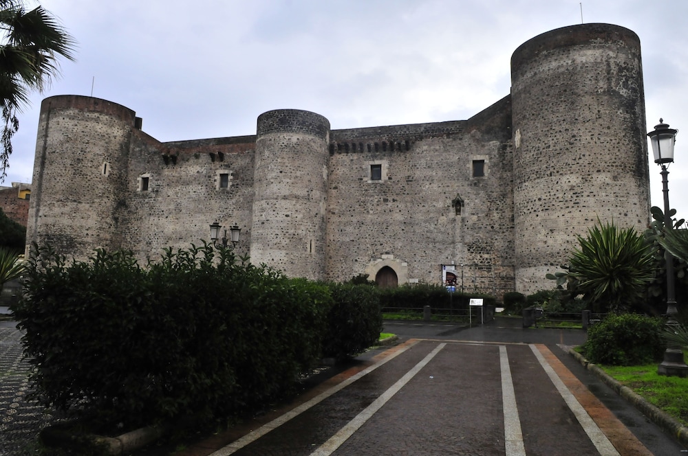 Terrazza sul Castello Ursino view 3