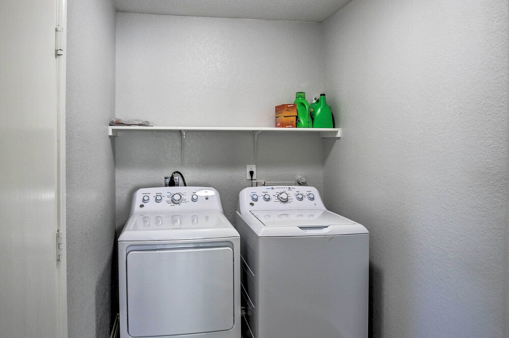 Spacious San Antonio Home ~ 9 Miles to Usta! view 3