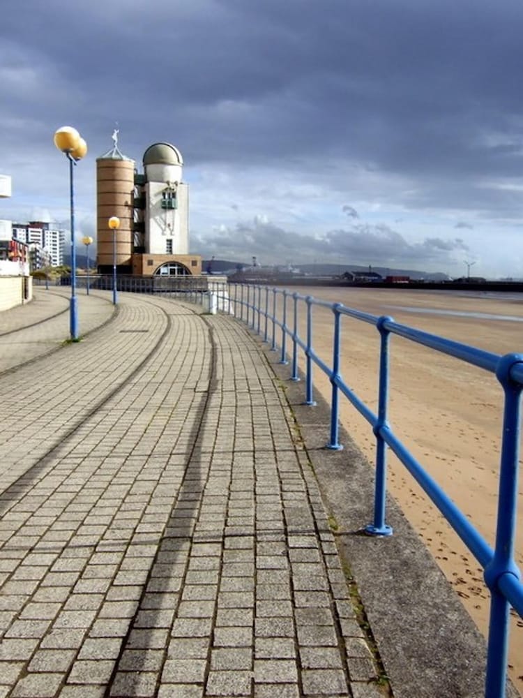Sea Breeze Retreat in Swansea