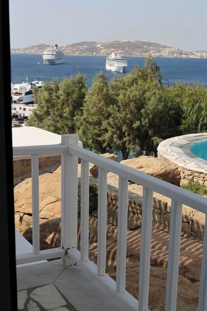 Adikri Villas & Suites