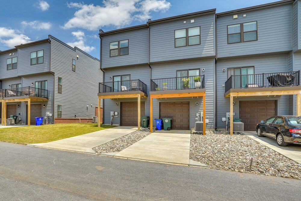 Frederick Townhome w/ Balcony, Close to Parks! view 5