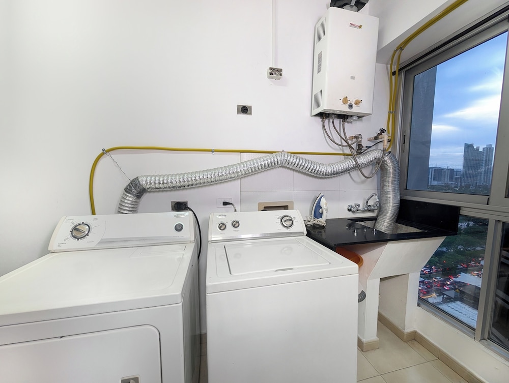 YC 1701l Apartamento 2 BDR Av Balboa