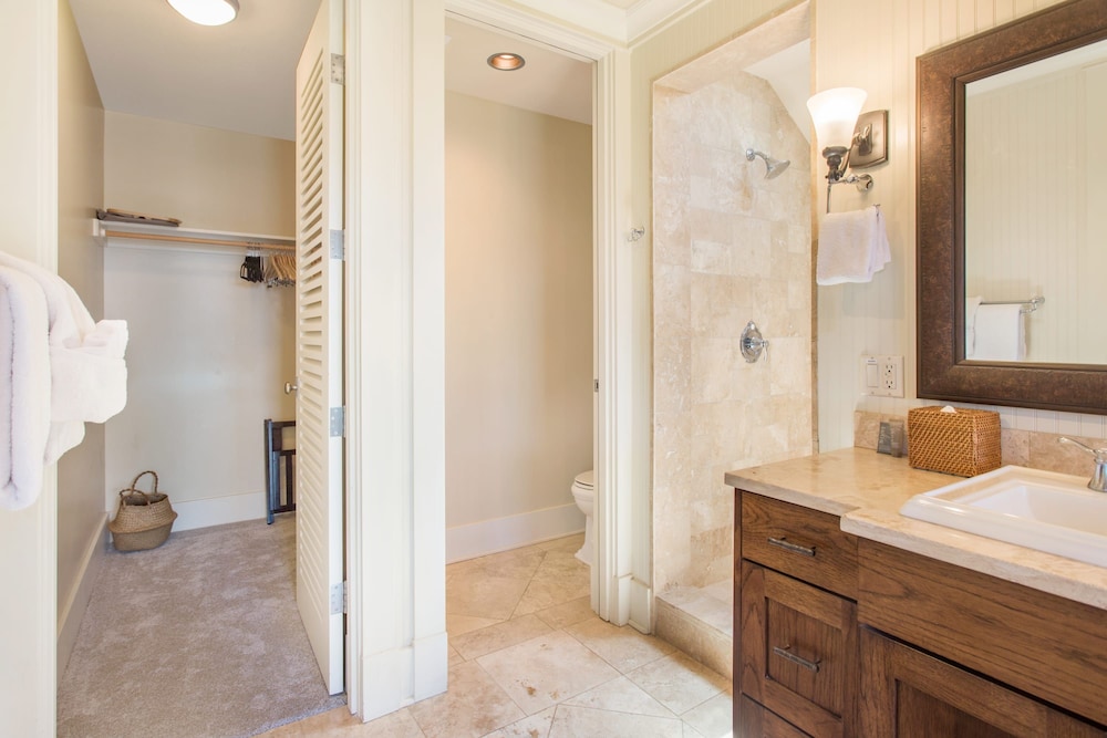 Poipu Penthouse W 2 Beaches Resort Amenities