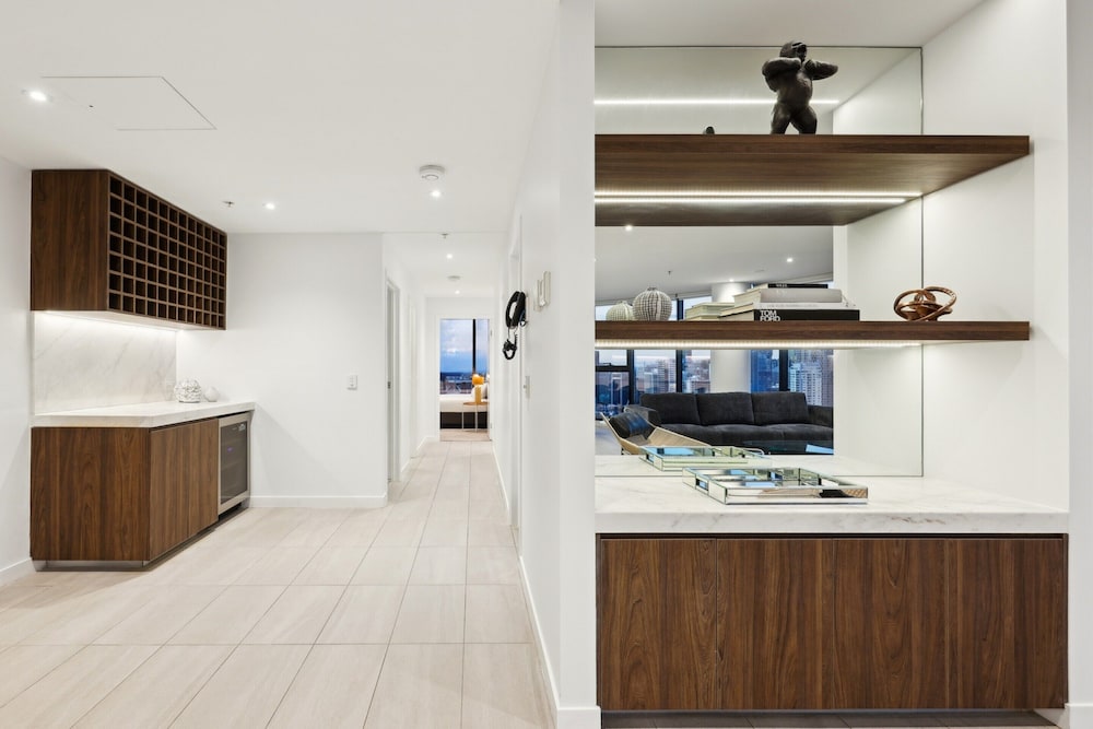 Fortitude Valley 3-bed, Top Floor + Bridge View