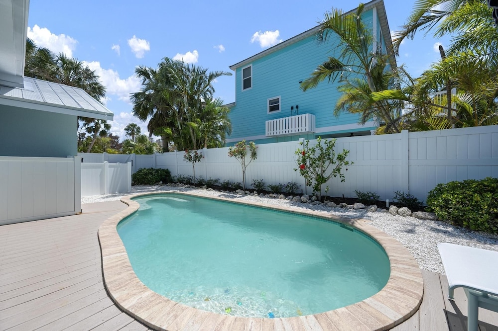 Latitude Adjustment Ami 3 Bedroom Home
