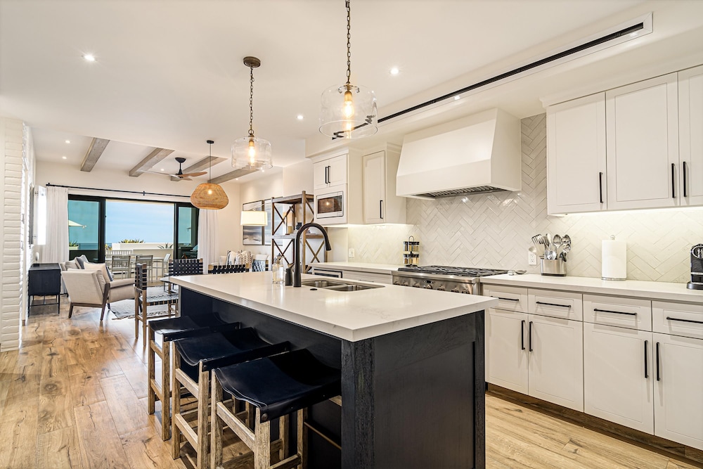 Oceanview 2BD Residence With a Spacious Terrace