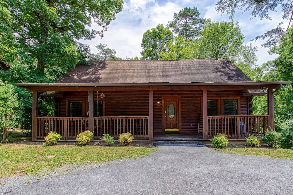 Er75 - Palmetto Place - Great Location! Close To All The Action! 2 Bedroom Cabin by RedAwning view 5