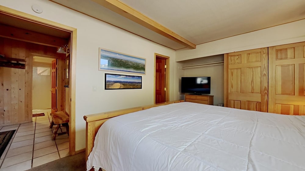 3 Outdoor Spas, Pool, Sauna and Free WiFi and Parking - Unit 531 at 1849 Condos - Slopeside by RedAwning