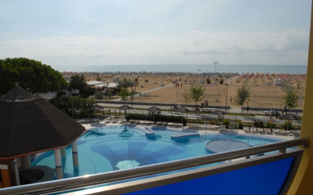 Seaside Escape Apartment With Pool View