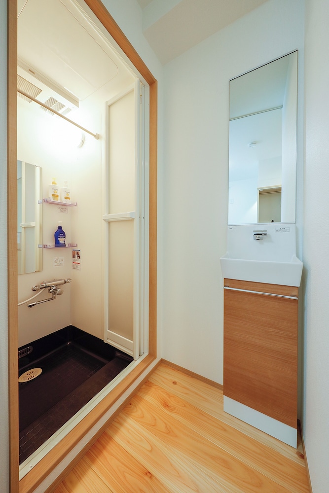 Zenith Shinjuku Hinoki by Tranova