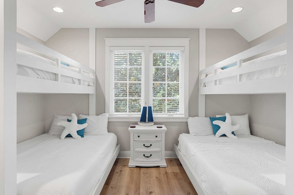 Golf Cart + Pool Access Near Baytowne & Beach Coral Starfish by Avantstay