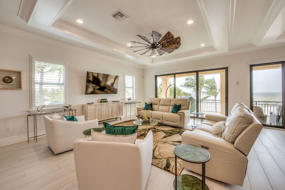 3552/3554 Big Kahuna Oasis: 10br, Pools & Beach Access 10 Bedroom Home
