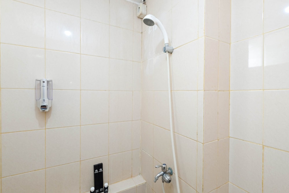 Comfortable and Clean Studio Green Palace Kalibata Apartment view 3