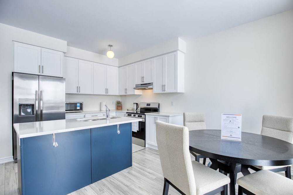 Spacious Brand New 4-bed Retreat in Quinte West