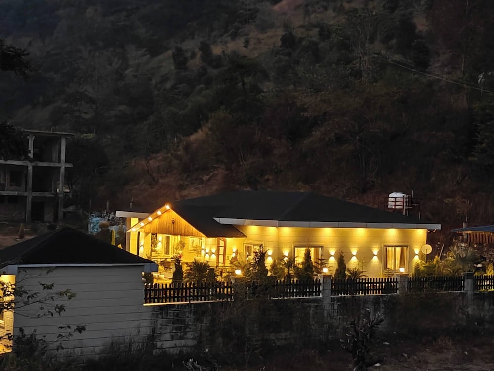The Paradise - Luxury 3BR Villa Near the Airport in Dehradun