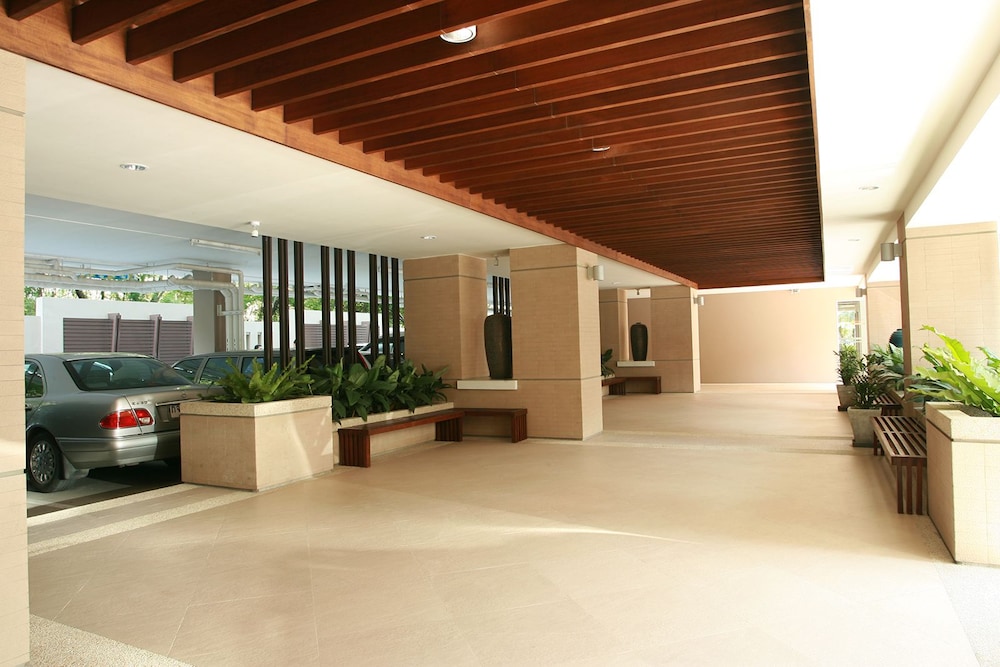Krongthong Mansion & Hotel