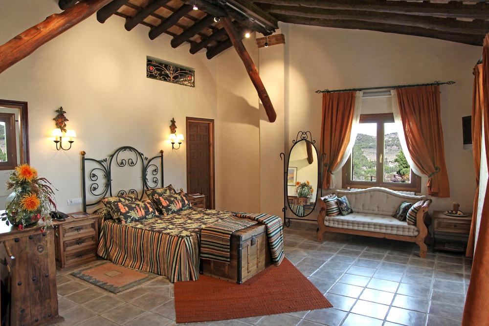 Masia La Mota view 4