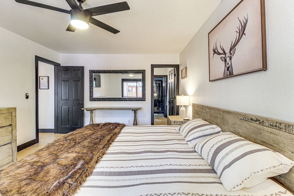 Sledding Thrills & Fireside Warmth: Pinetop Home