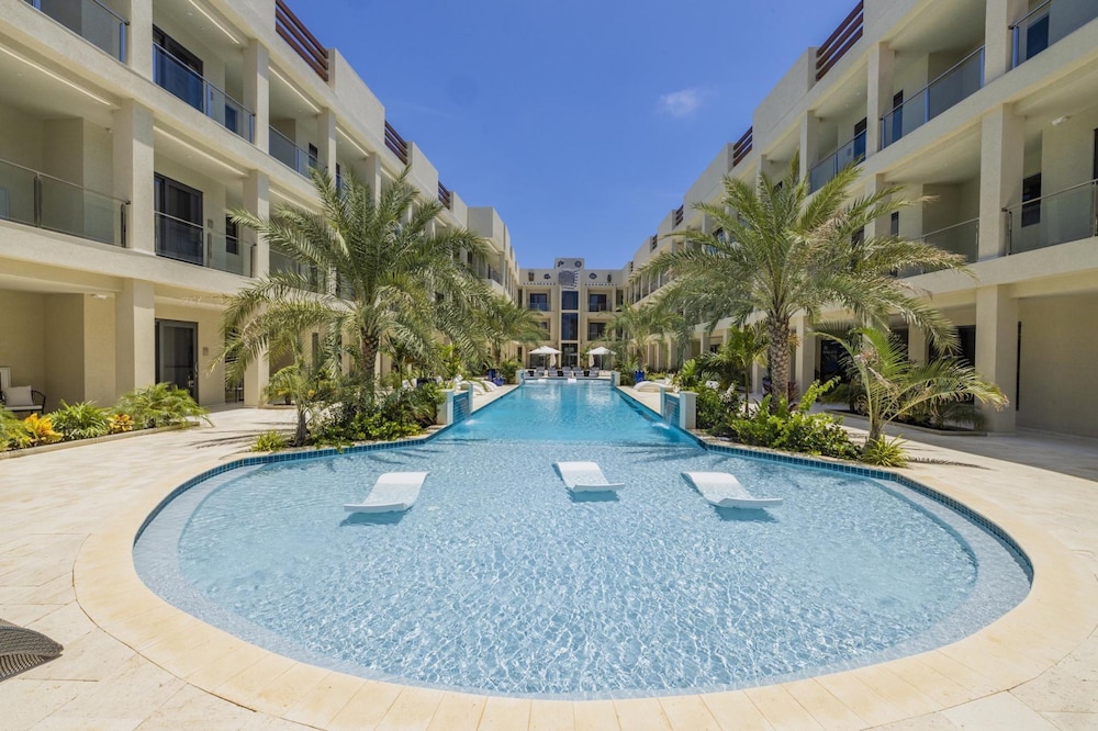 Modern NEW 2br2ba Condo w Pool Resort Amenities