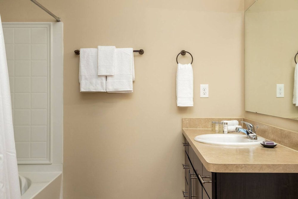 Long Stay 2BR Pet-friendly New Albany Area