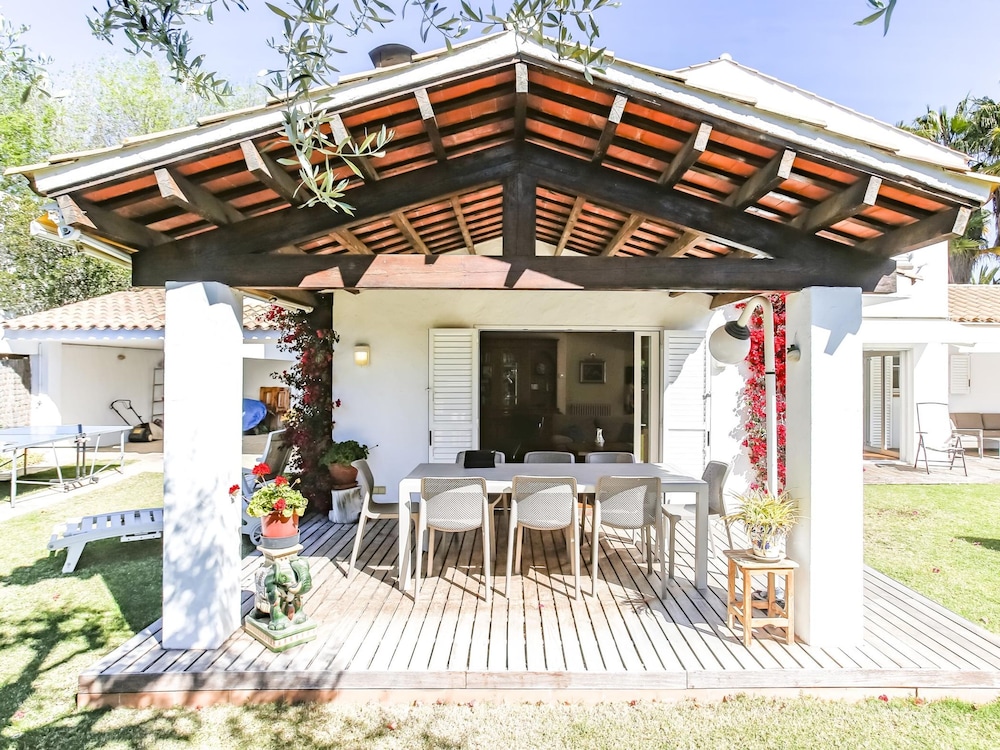 Casa Independiente con Jard n y Piscina Privada