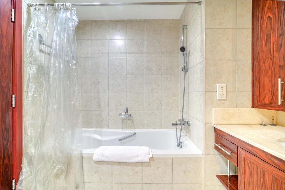 Urban Chic Downtown Apt w Dubai Fountain Views