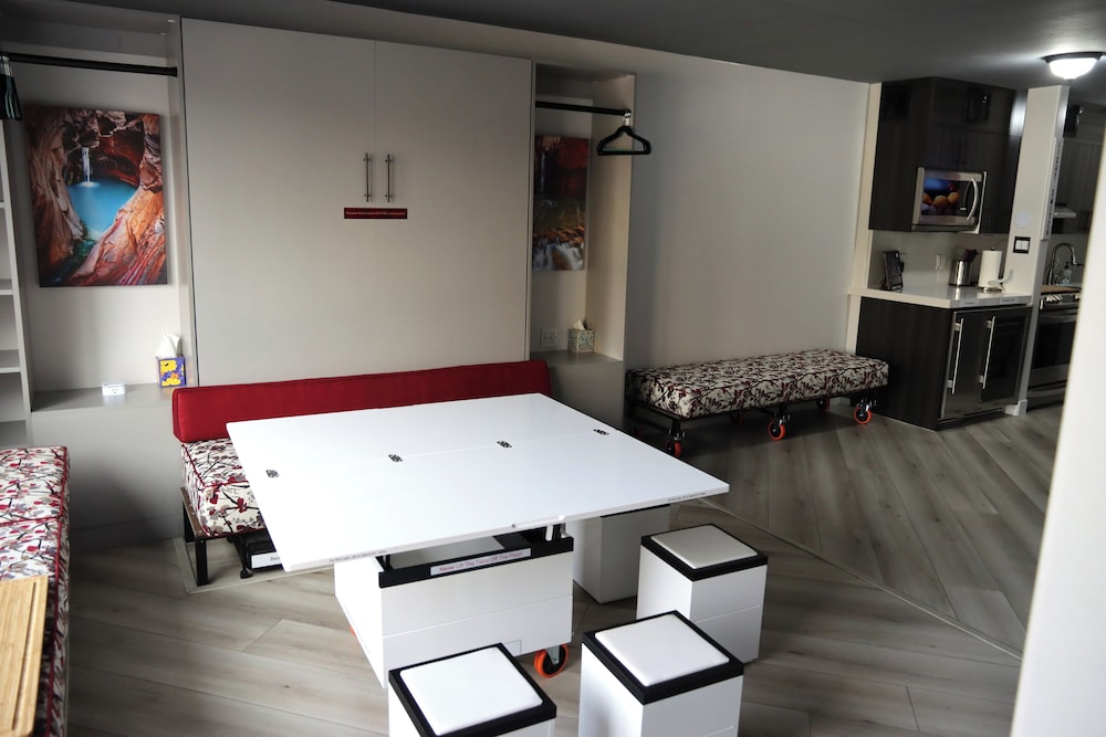 LVStripHouse Condos Sleeps up to 14