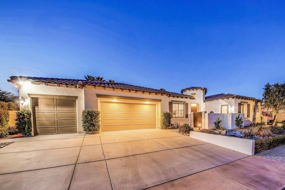 Elegant Desert Oasis Near Coachella Palm Springs