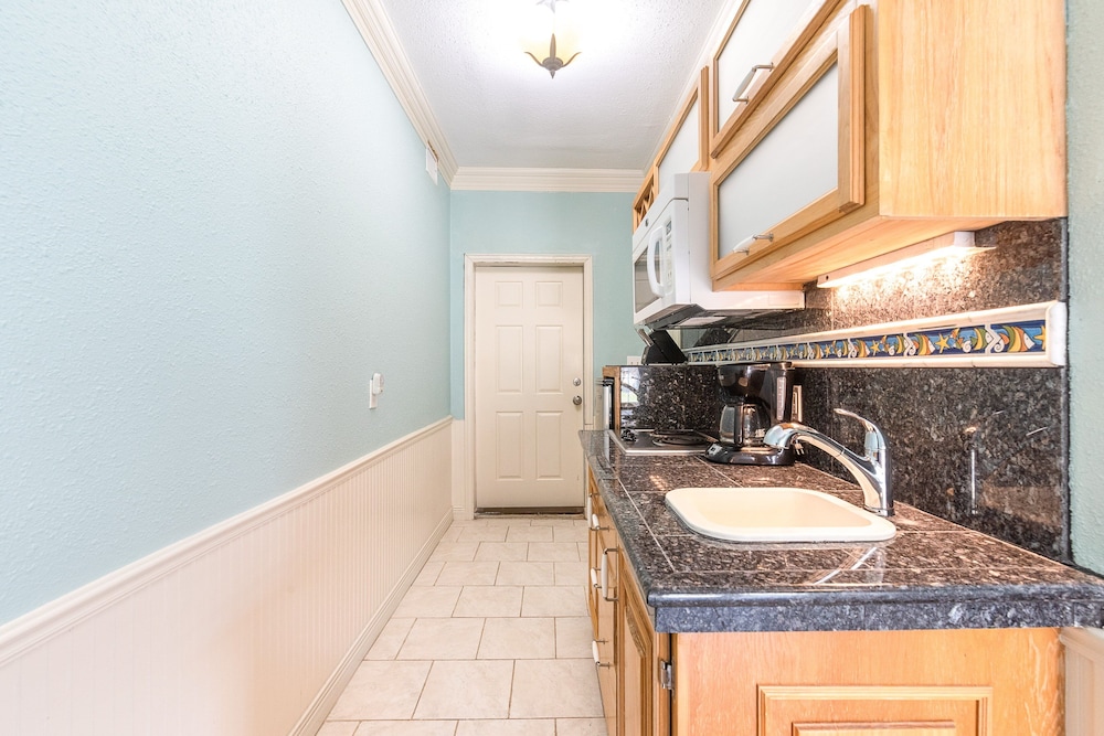 Beach Front Baby Ocean Views, Golf Cart & Pet Friendly!