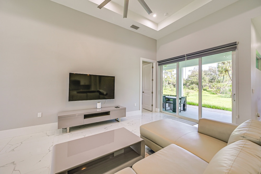 Pets Welcome - Home on 2.5 Acres in Naples!