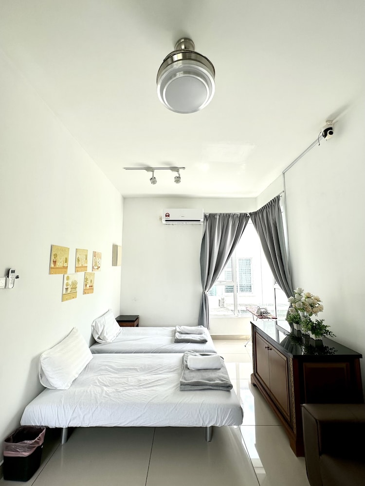 Lux Desaru Villa
